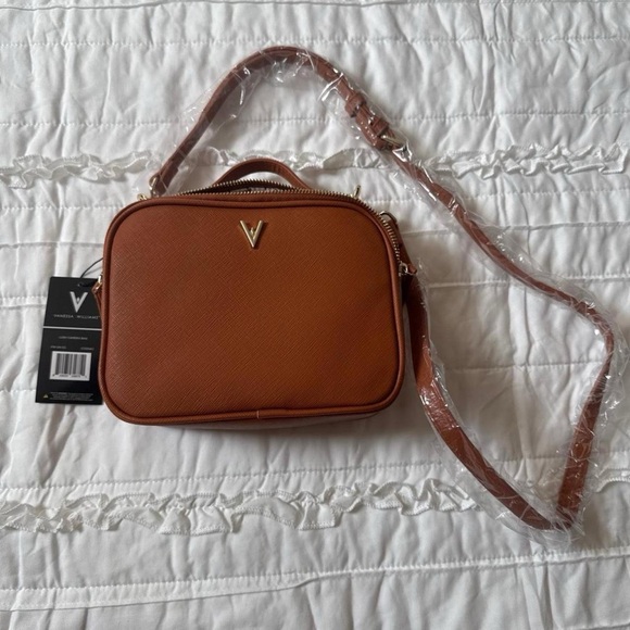 Elegant Tan Crossbody Bag - Picture 1 of 3
